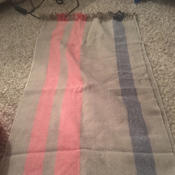 Tommy Hilfiger Shawl - Picture 1 of 3